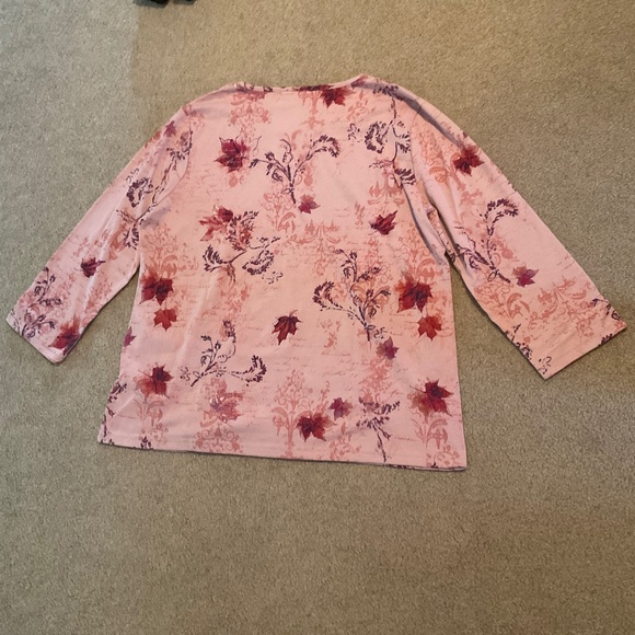 size XL, bust is up to 44 inches, kittens and pumpkins shirt, new 🐈‍⬛ condition - Picture 7 of 7